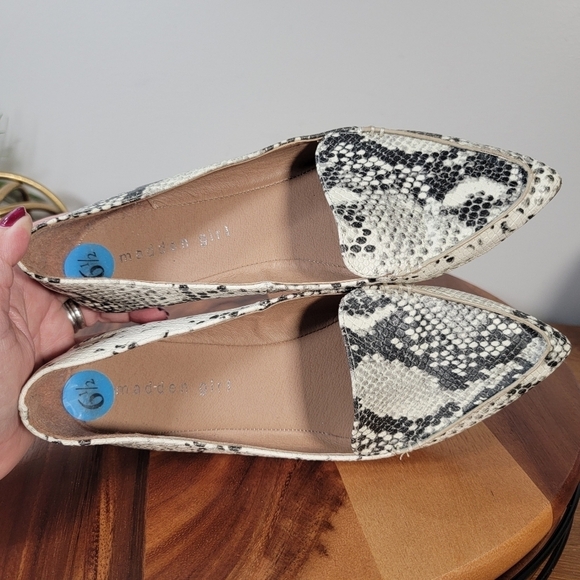 Madden Girl Snake Print Flats Pointed Toe Loafers Size 6.5 - Picture 12 of 14